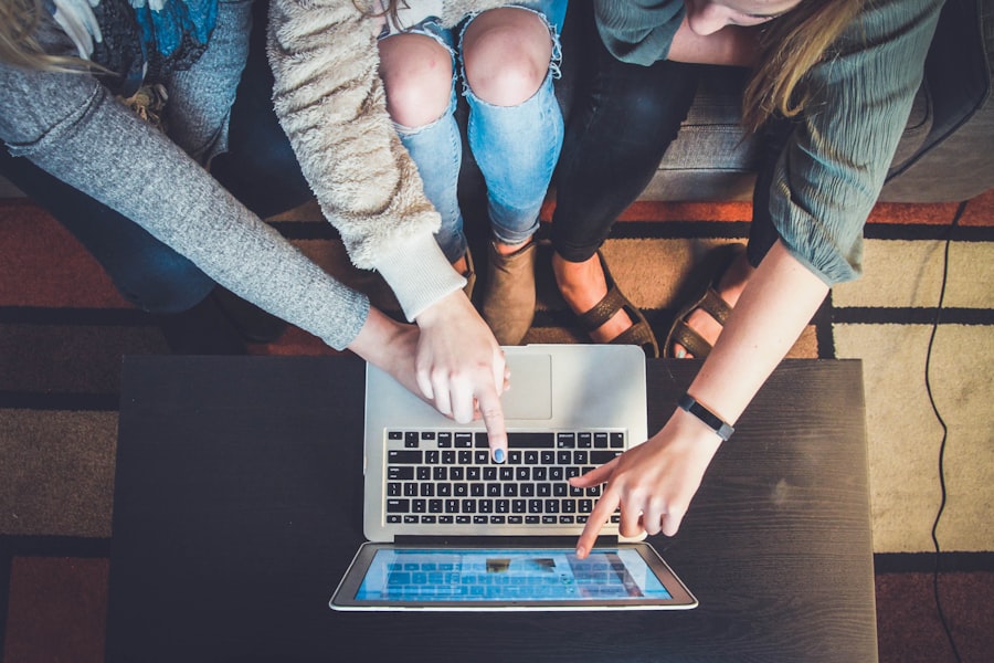 Photo Ecommerce Email Marketing Teams